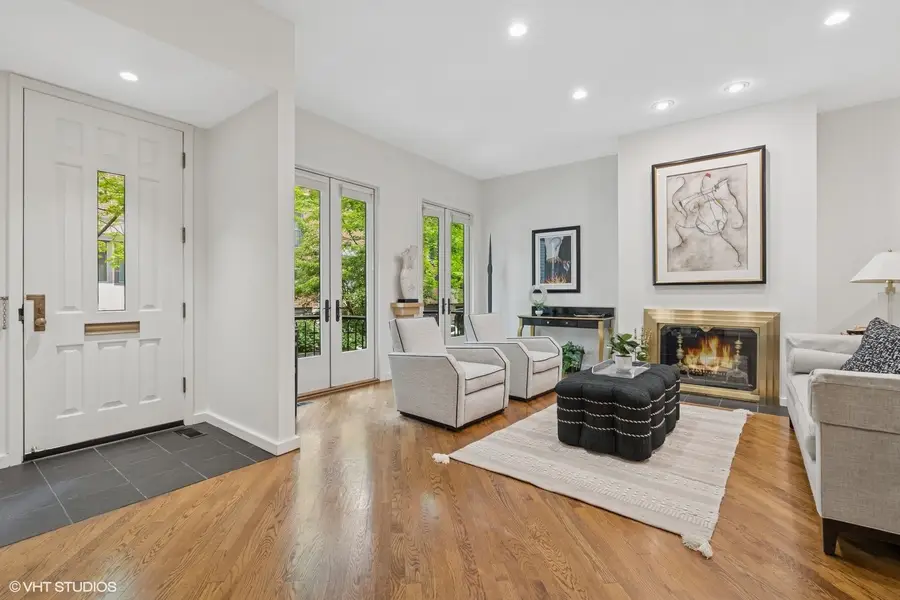 1327 N Sutton Place, Chicago, IL 60610 - Image #2