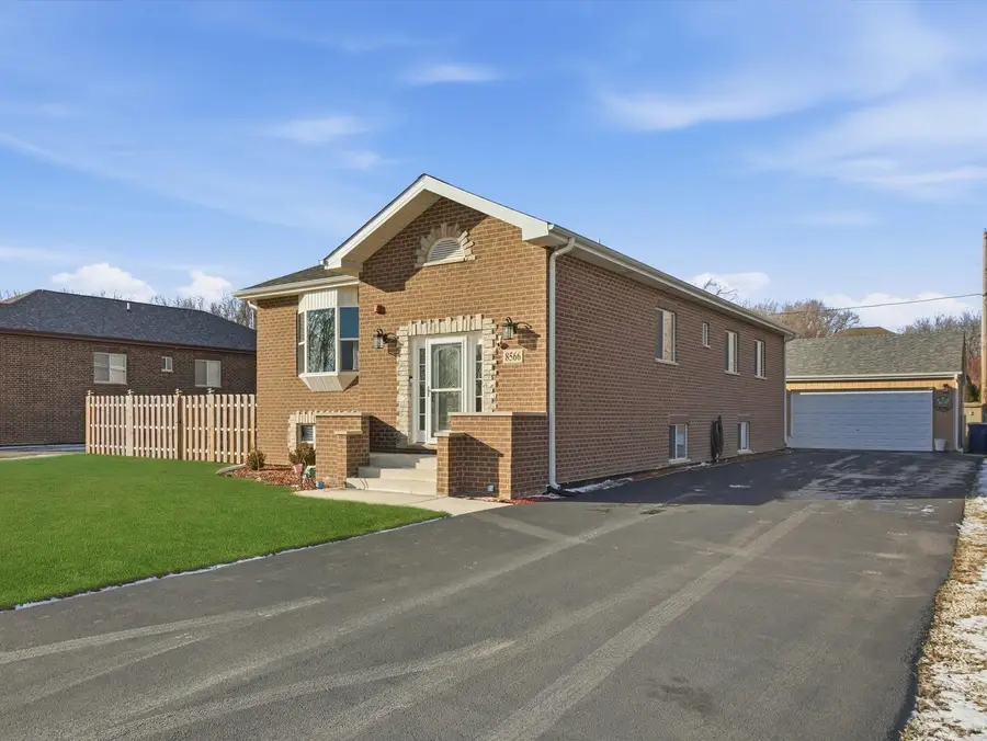 8566 S 83rd Avenue, Hickory Hills, IL 60457 - Image #2