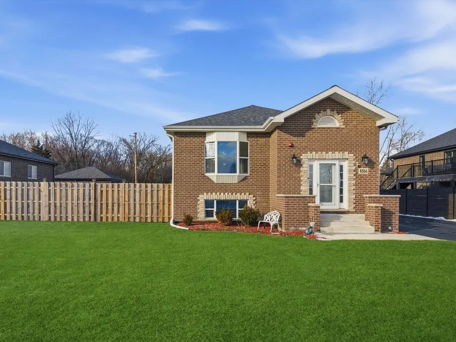 8566 S 83rd Avenue, Hickory Hills, IL 60457 - Image #3