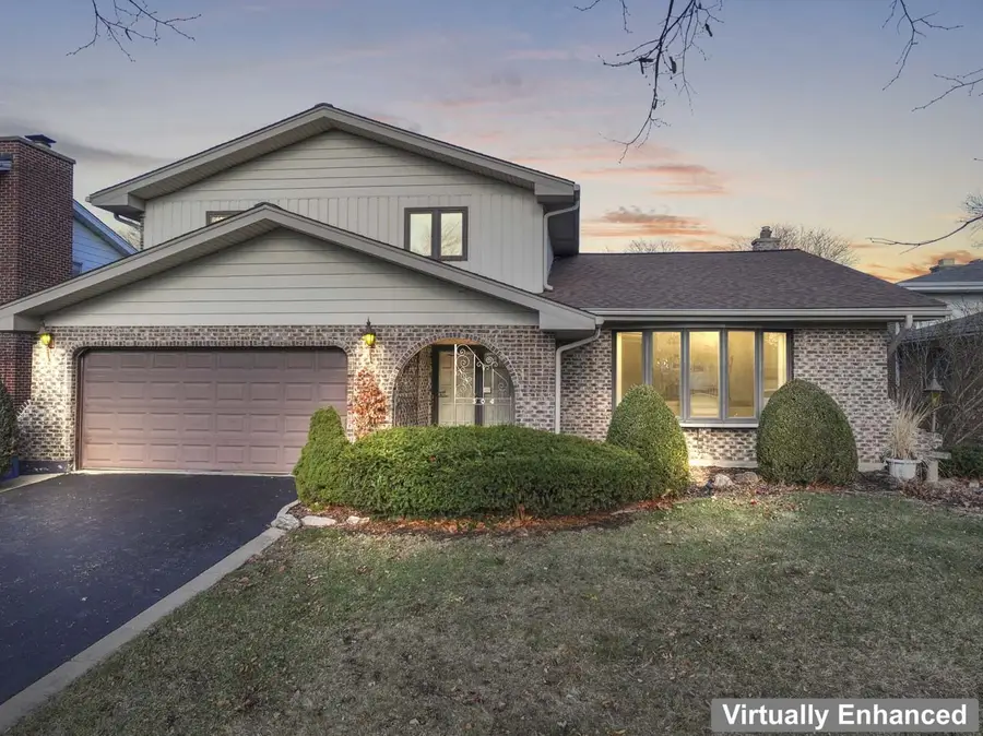 304 E Hiawatha Trail, Mount Prospect, IL 60056 - Image #3