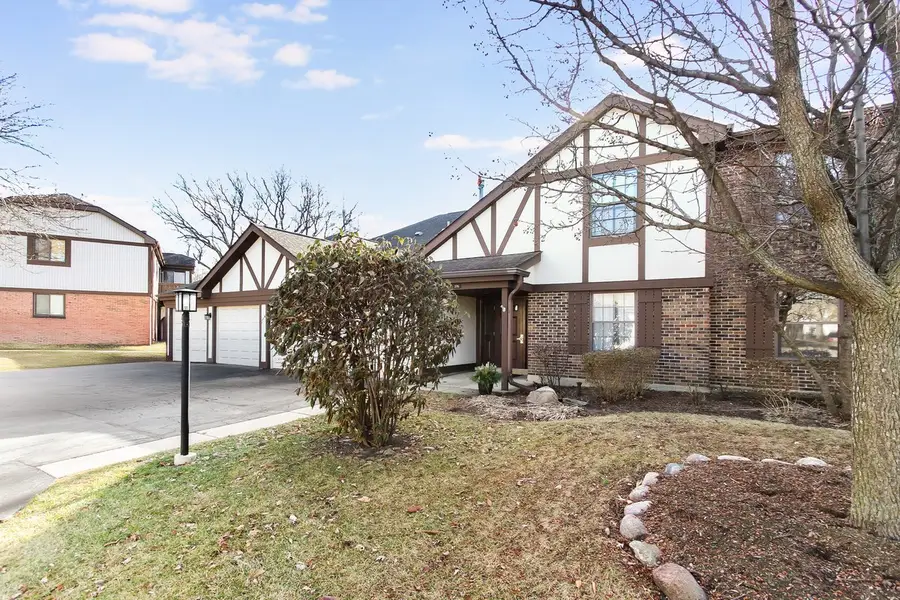 275 Wilmette Court #B1, Schaumburg, IL 60193 - Image #2