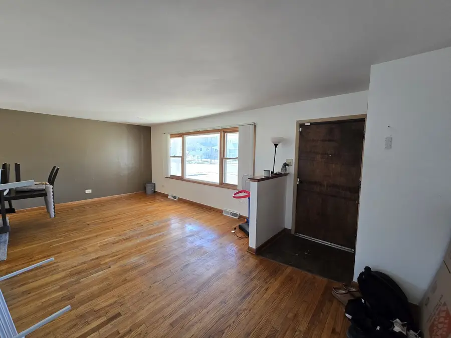 14057 S Hoxie Avenue, Burnham, IL 60633 - Image #2