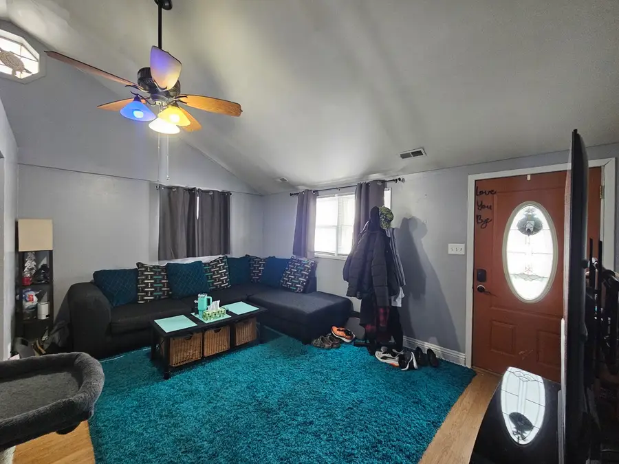 10N827 Hawthorne Street, Elgin, IL 60123 - Image #2