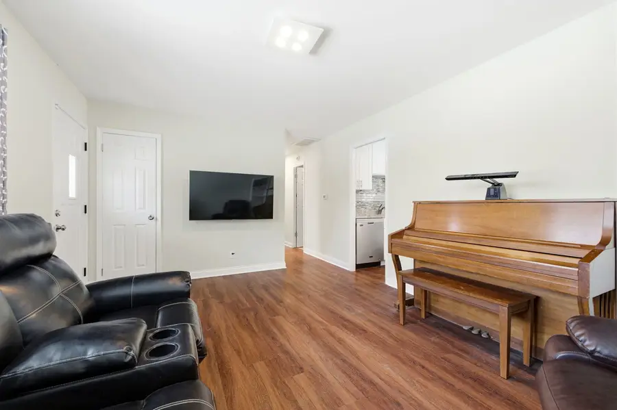 733 Oriole Drive, Streamwood, IL 60107 - Image #2