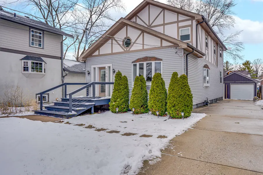 584 S 4th Avenue, Des Plaines, IL 60016 - Image #2