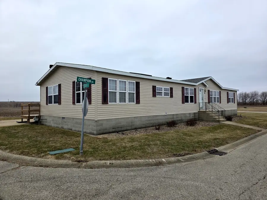 106 Champion Drive, Chenoa, IL 61726 - Image #2