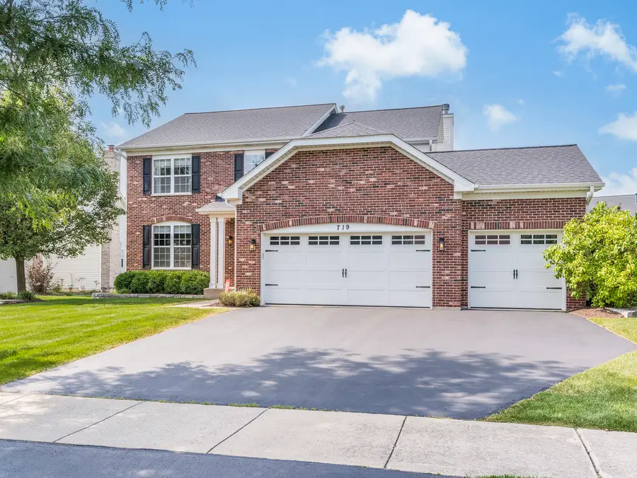 719 Eagle Brook Lane, Naperville, IL 60565 - Image #2