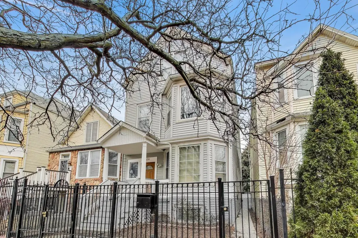 3634 W Dickens Avenue, Chicago, IL 60647 - Image #1
