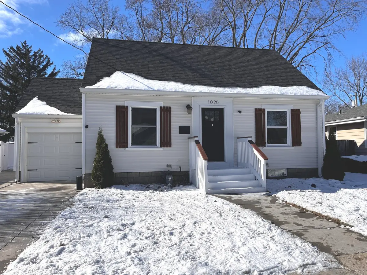 1025 Queen Anne Street, Woodstock, IL 60098 - #1