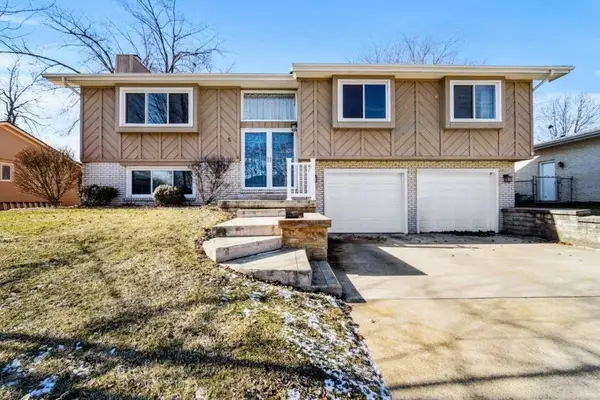 5 Pembrook Circle, Bloomington, IL 61704