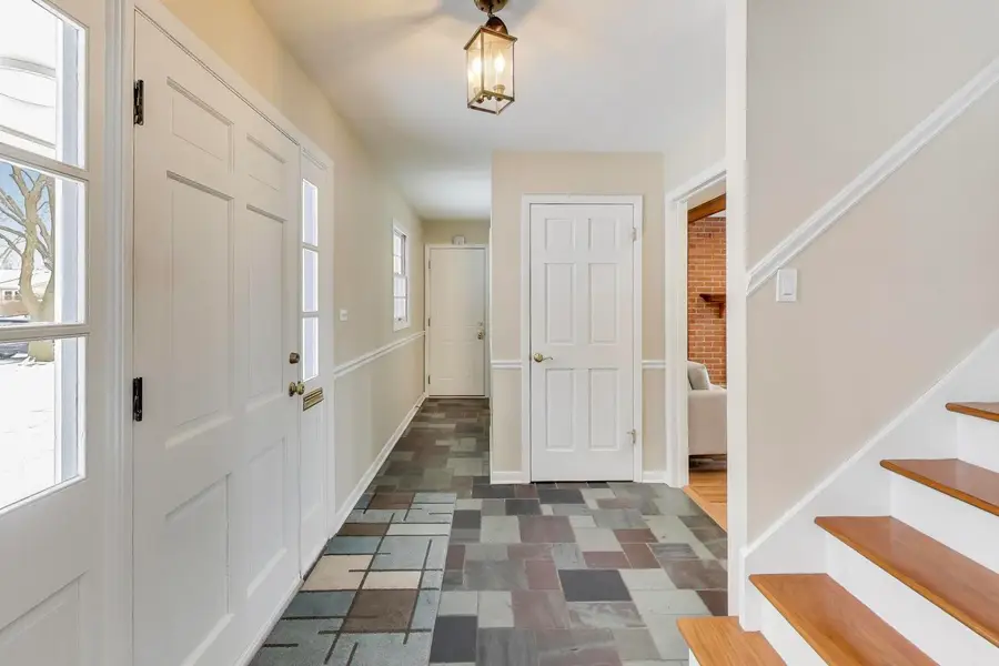 913 N Arrowhead Drive, Palatine, IL 60074 - #3