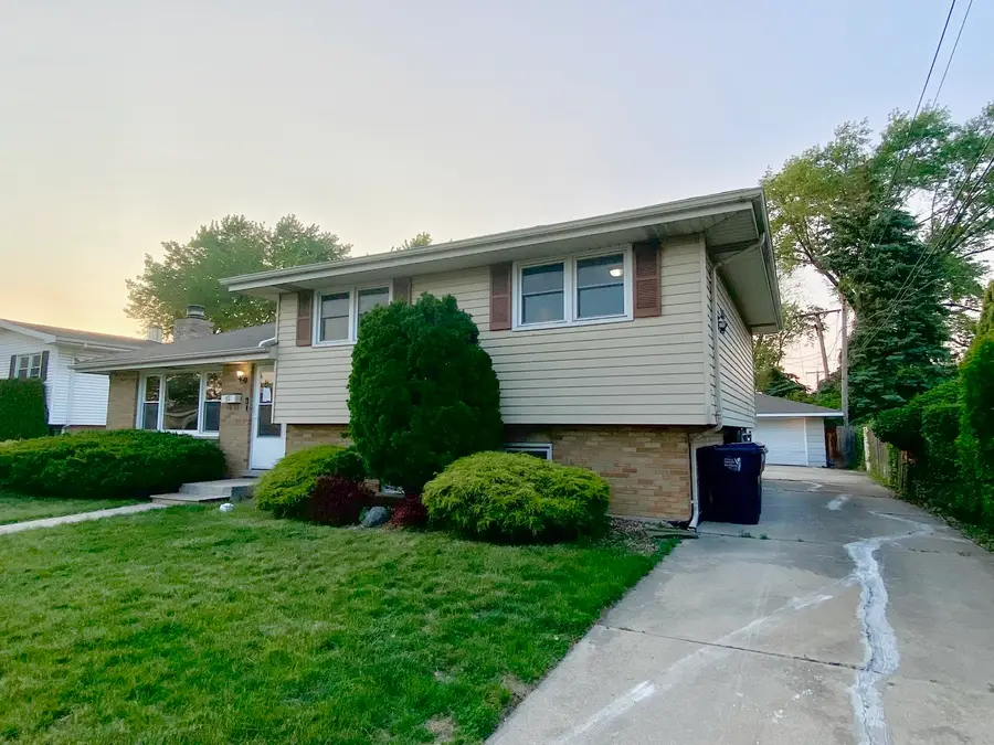 112 E 160th Place, South Holland, IL 60473 - #2