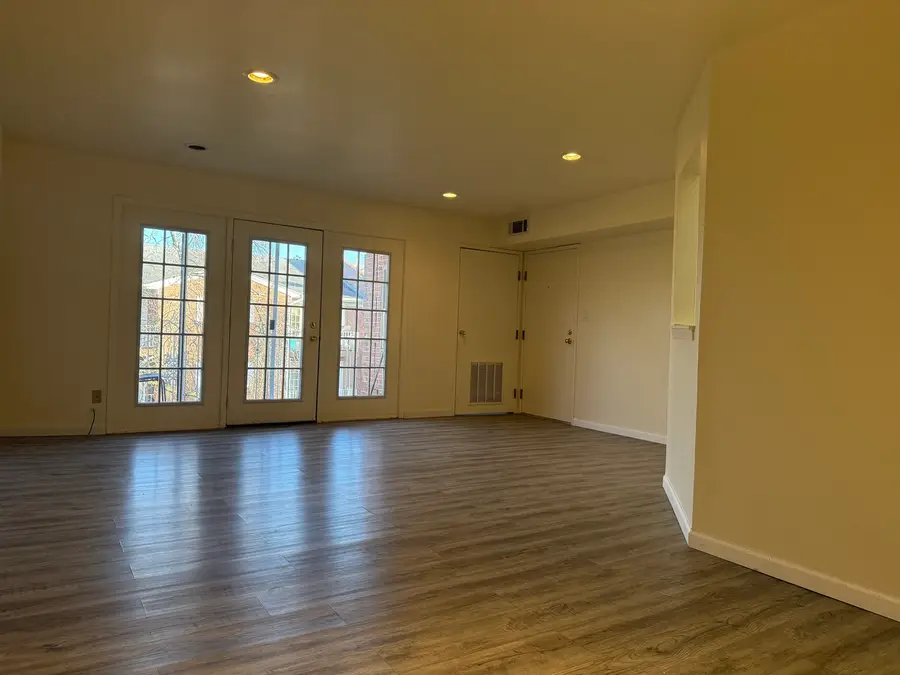 684 Quincy Bridge Lane #302, Glenview, IL 60025 - Image #2