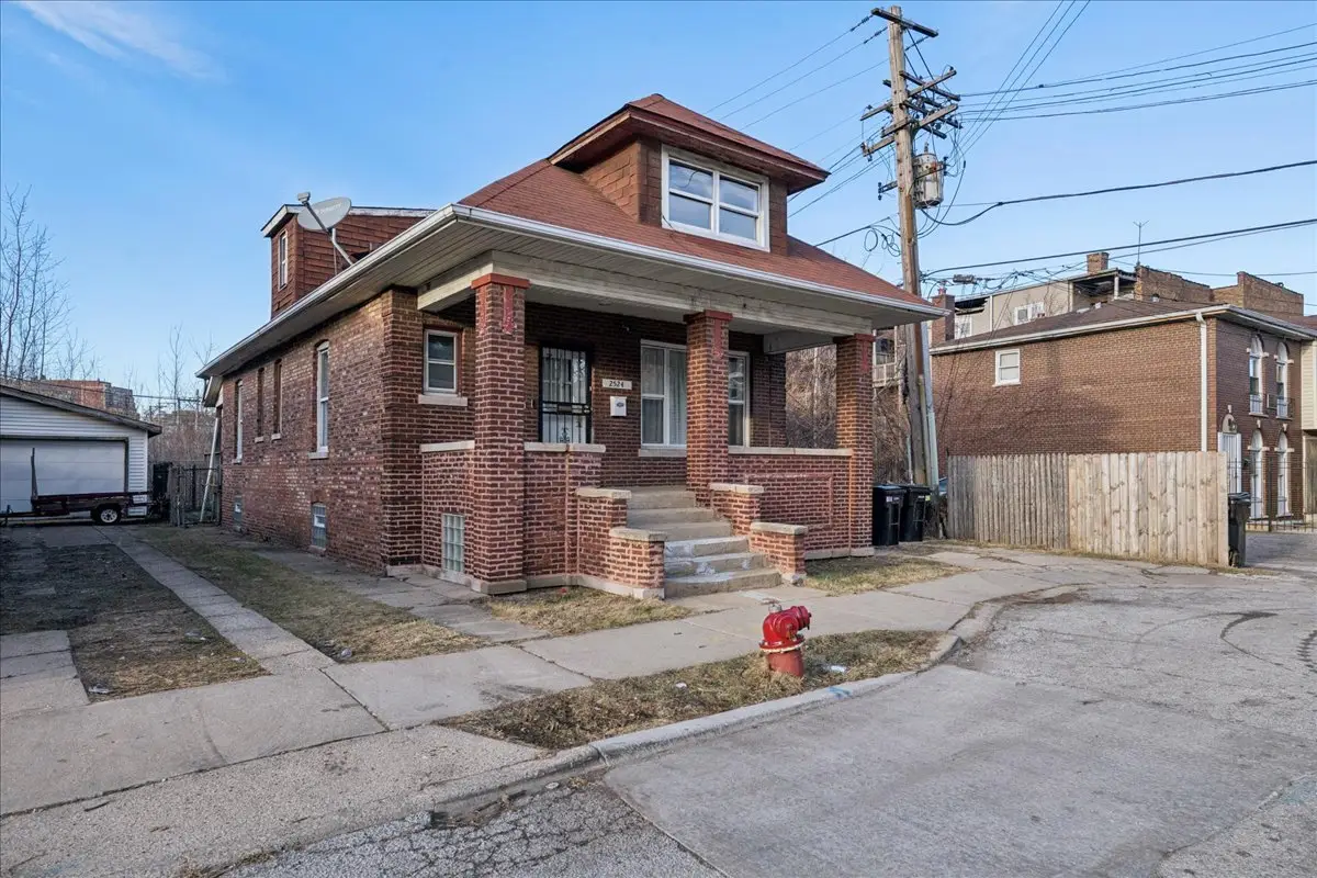 2524 E 72nd Place, Chicago, IL 60649 - Image #1