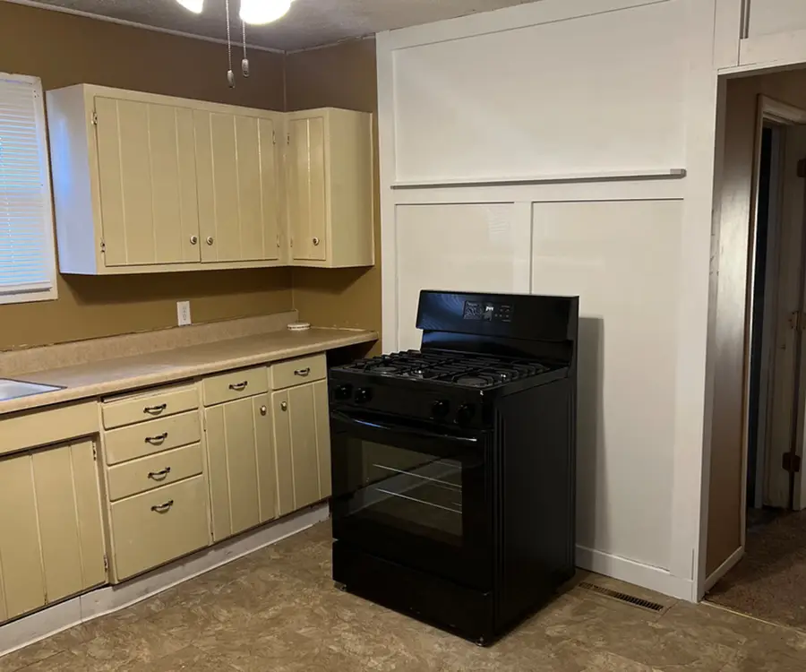 708 N Madison Street, Lincoln, IL 62656 - Image #3