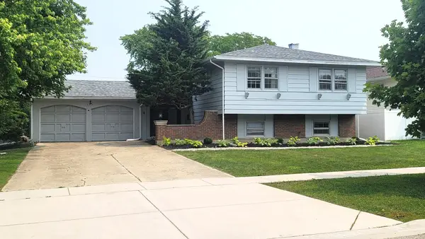 1360 Devonshire Lane, Hoffman Estates, IL 60169