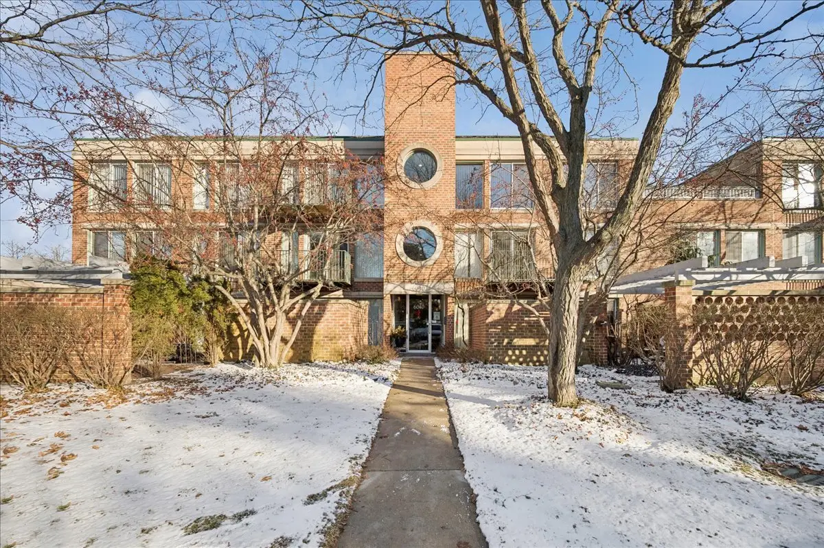 6040 Arbor Lane #302, Northfield, IL 60093 - Image #1