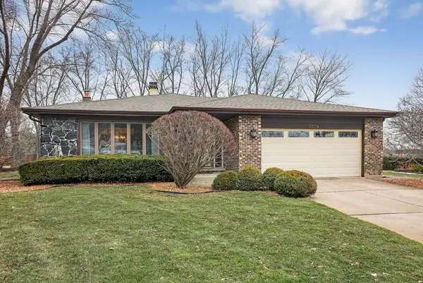 1204 Sleepy Hollow Lane, Darien, IL 60561