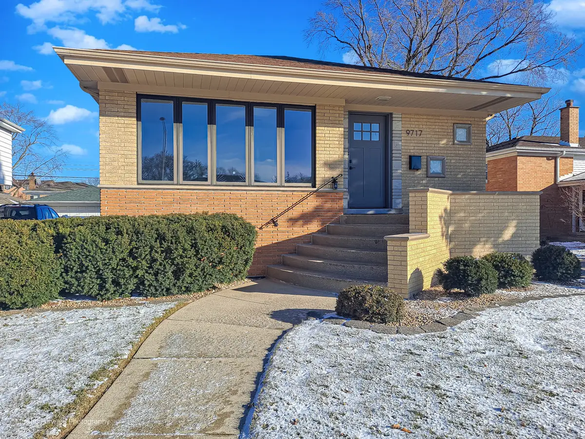 9717 S Kenneth Avenue, Oak Lawn, IL 60453 - Image #1