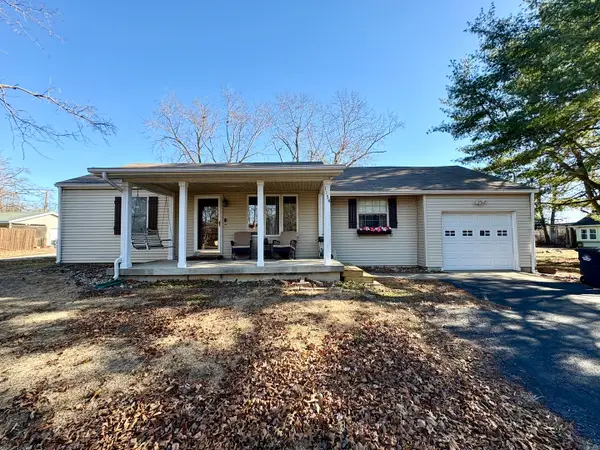 1154 N Franklin Street #1, Salem, IL 62881