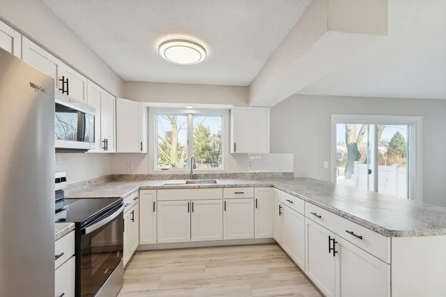 3750 Eastwood Court, Bettendorf, IA 52722 - #2