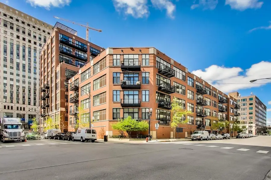 Address Withheld By Seller, Chicago, IL 60654 - Image #2