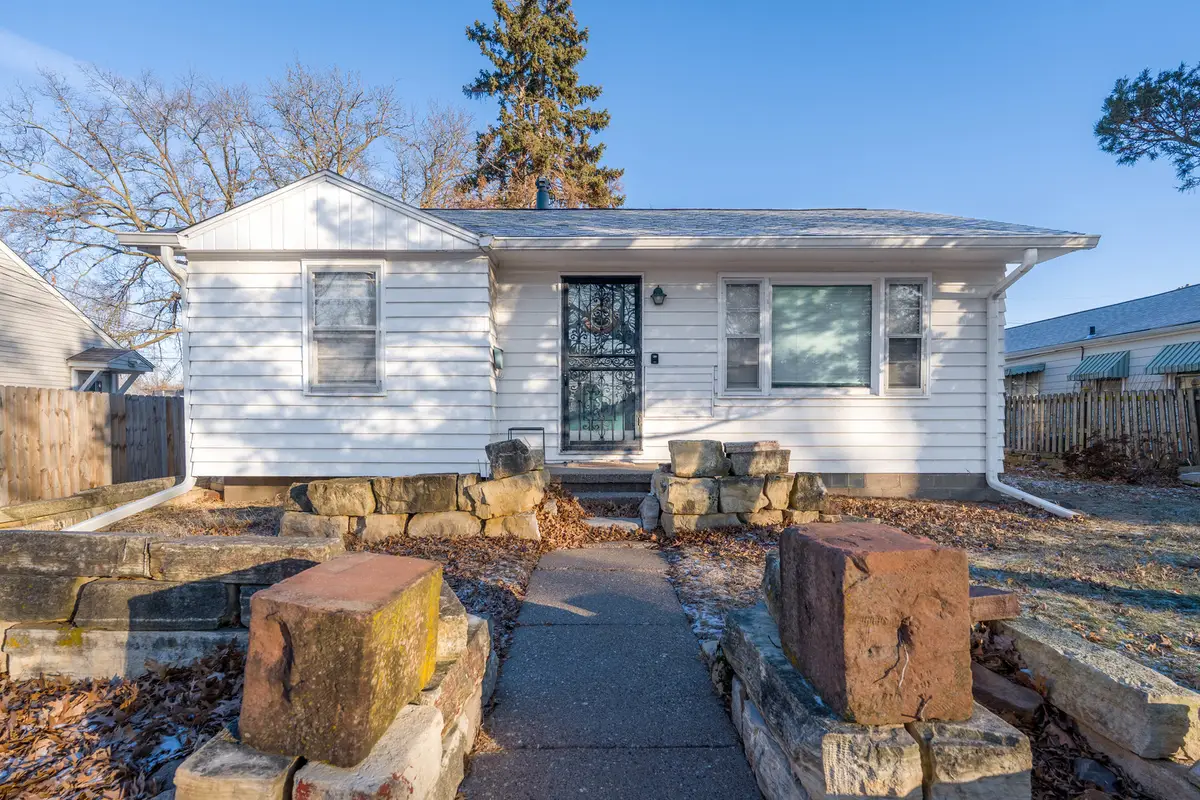 1910 W Pleasant Street, Davenport, IA 52084 - #1