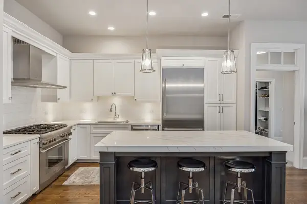 105 S Cottage Hill Avenue #204, Elmhurst, IL 60126