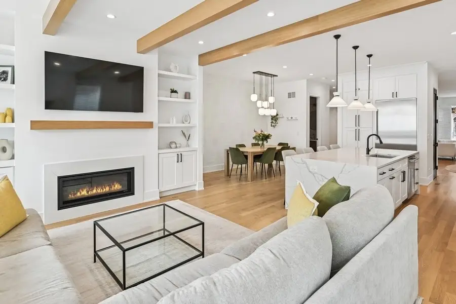 2708 N Albany Avenue, Chicago, IL 60647 - Image #2