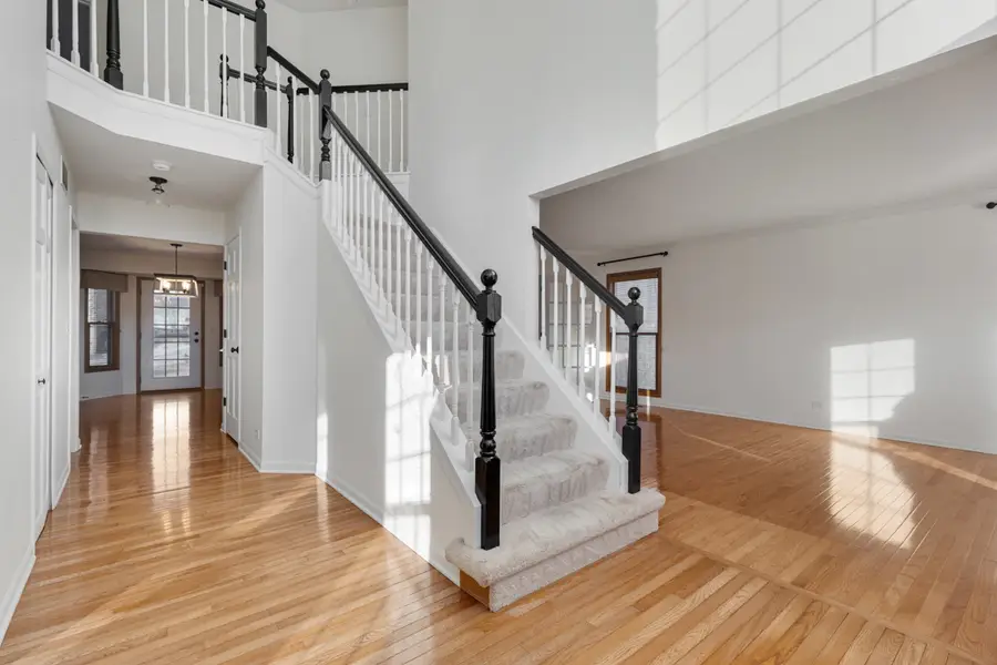 5260 Sawhorse Drive, Hoffman Estates, IL 60192 - Image #3