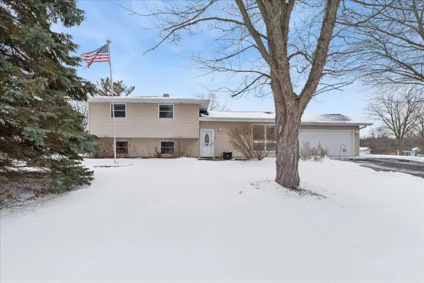 2309 Greenbriar Lane, Lindenhurst, IL 60046