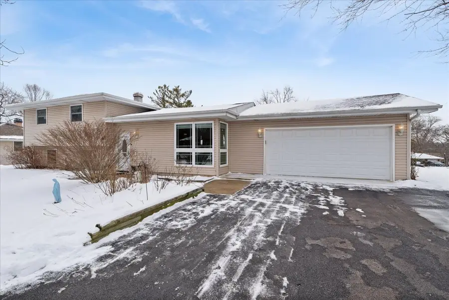 2309 Greenbriar Lane, Lindenhurst, IL 60046 - Image #2