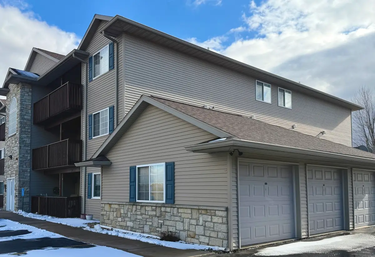 213 E Price Street #202, Eldridge, IA 52748 - Image #1