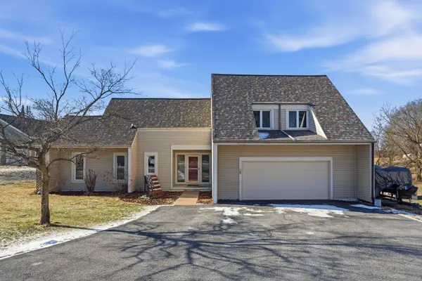 302 Fyre Lake Drive, Sherrard, IL 61281