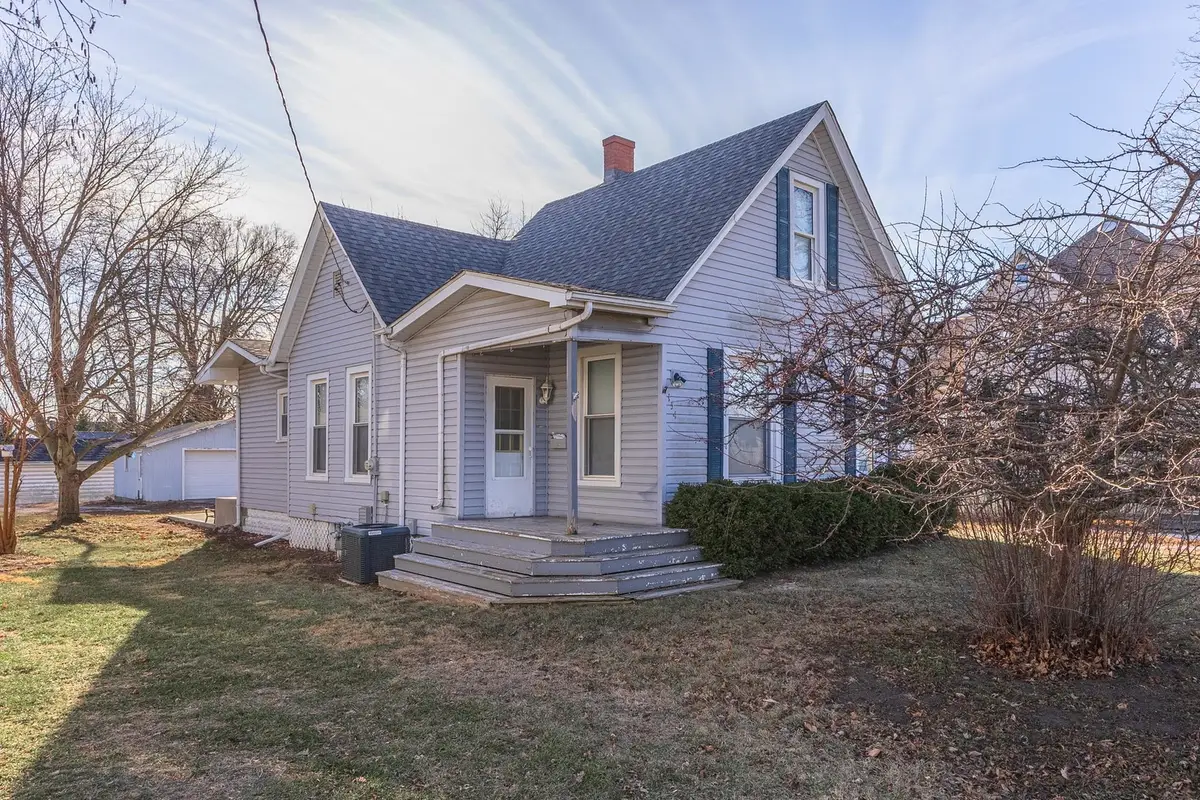 154 W Main Street, El Paso, IL 61738 - #1