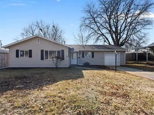 1833 W Kimberly Road, Davenport, IA 52806