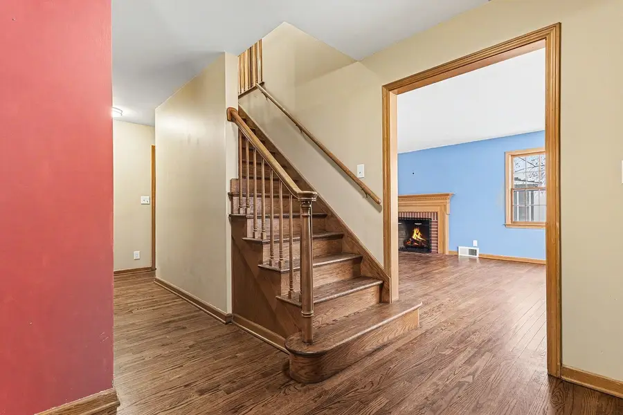 33 S Canterbury Road, Aurora, IL 60506 - Image #2