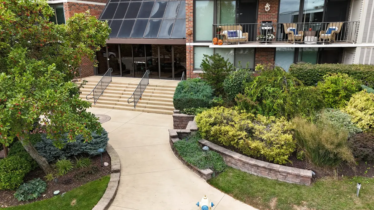 2 S Atrium Way #203, Elmhurst, IL 60126 - Image #1