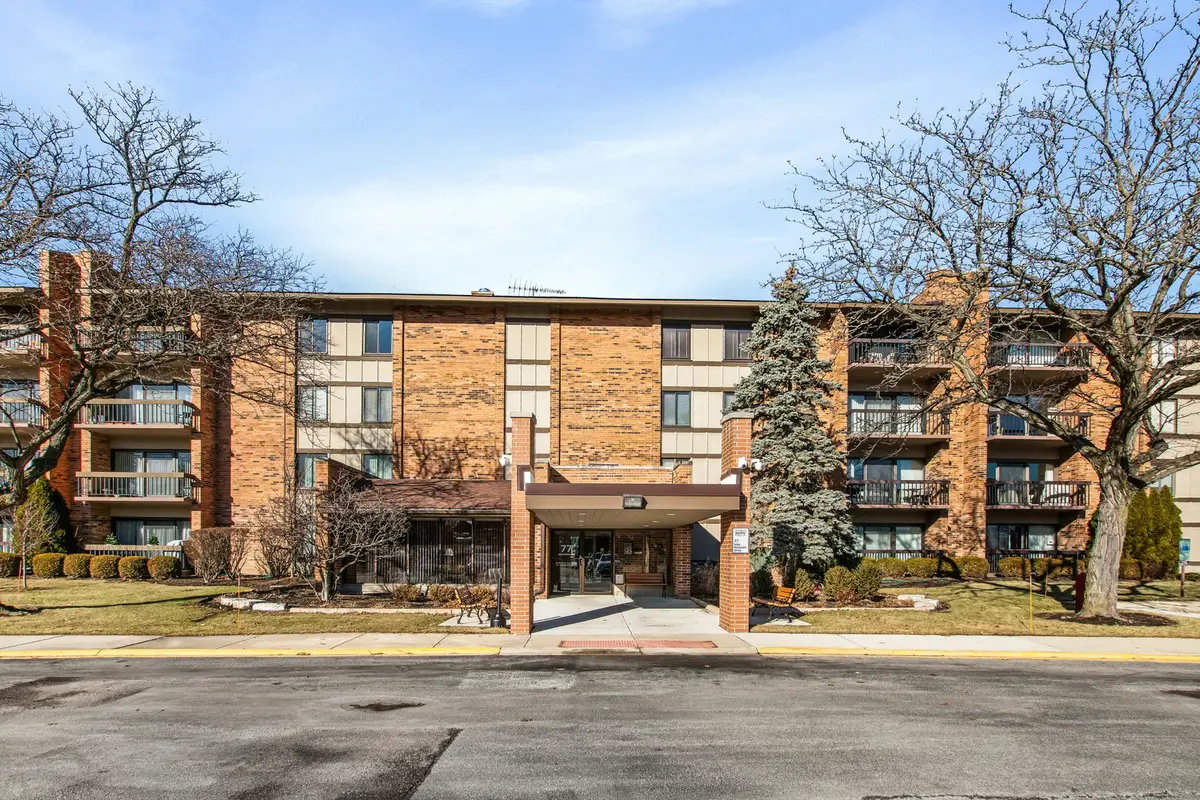77 Lake Hinsdale Drive #207, Willowbrook, IL 60527 - Image #1