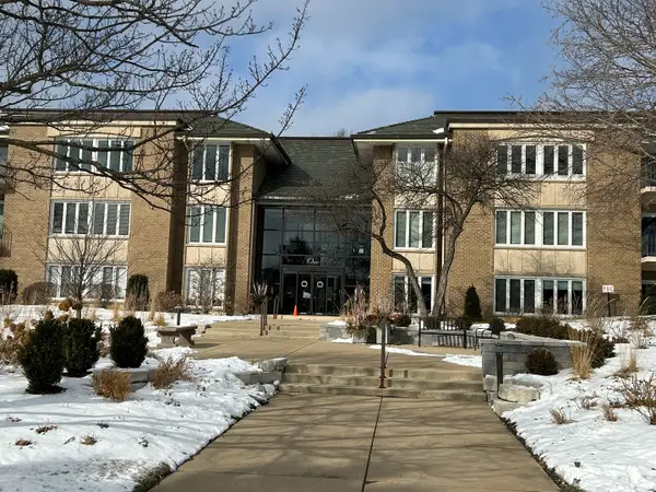 1 Oak Brook Club Drive #A105, Oak Brook, IL 60523