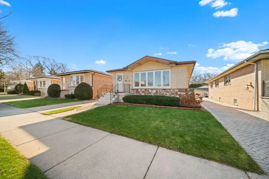 6814 N Dowagiac Avenue, Chicago, IL 60646 - #2