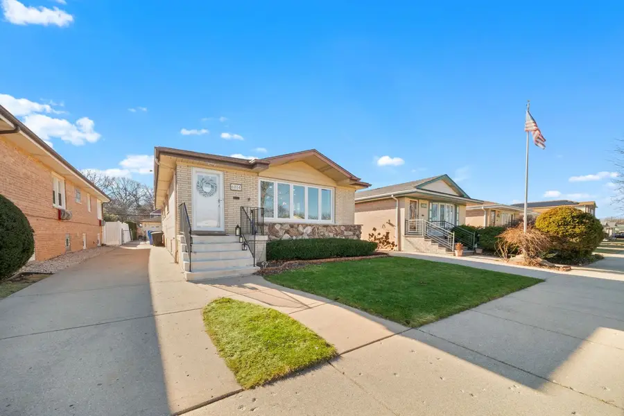 6814 N Dowagiac Avenue, Chicago, IL 60646 - #3