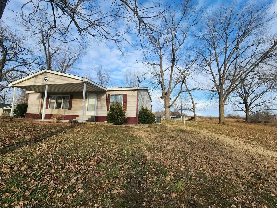 15004 Sesser Lake Road, Sesser, IL 62884 - Image #2