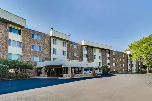 841 N York Street #109, Elmhurst, IL 60126