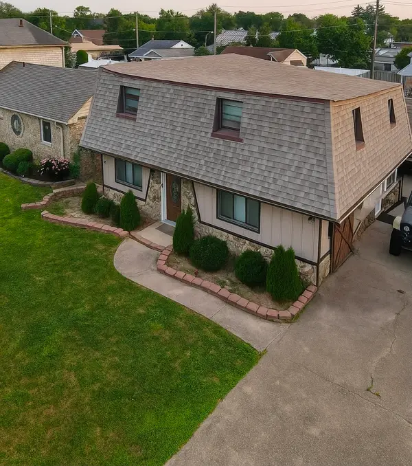 10530 S 82nd Court, Palos Hills, IL 60465