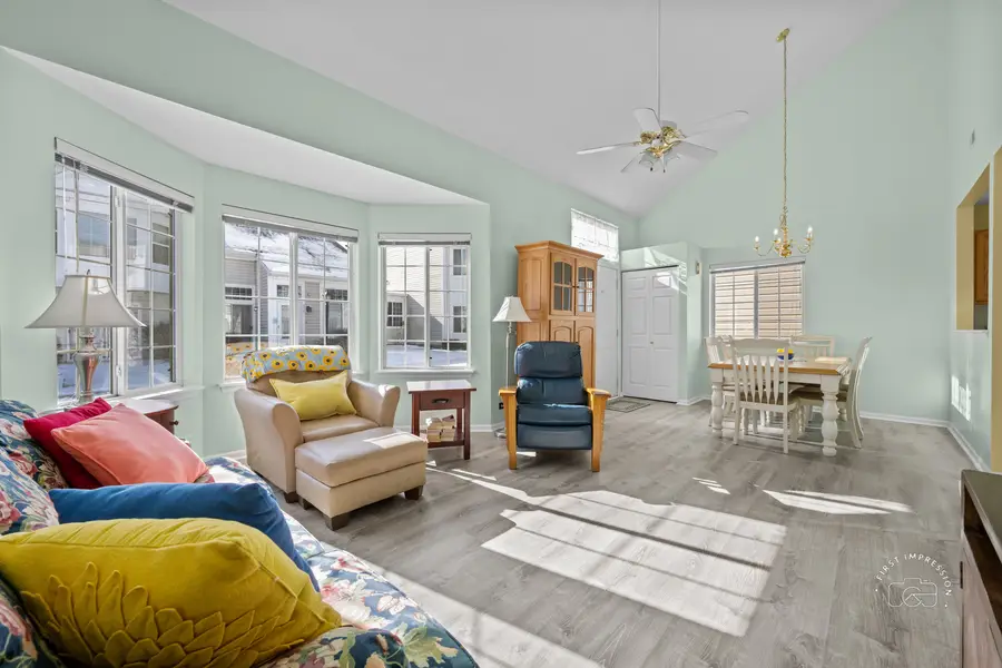 516 E Victoria Circle, North Aurora, IL 60542 - #2