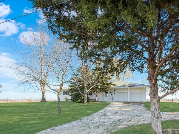 1165 N Henderson Road, Freeport, IL 61032