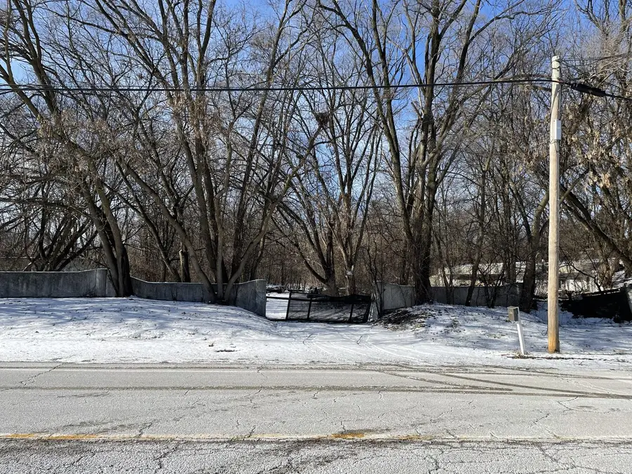 468 N East River Road, Des Plaines, IL 60016 - Image #2