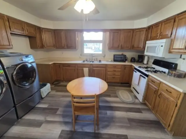 208 Burkett Street, Benton, IL 62812 - Image #3