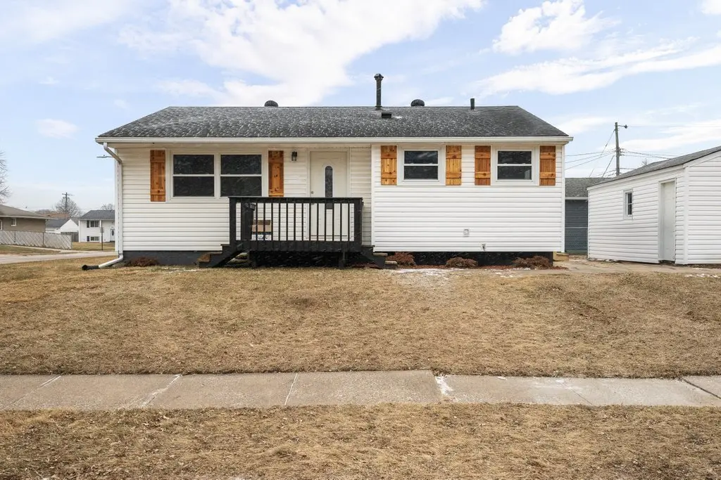 392 33rd Avenue Court, East Moline, IL 61244 - Image #1